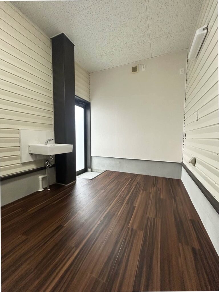 大野市　玄関ホール改修工事～趣味のお部屋へ大変身～