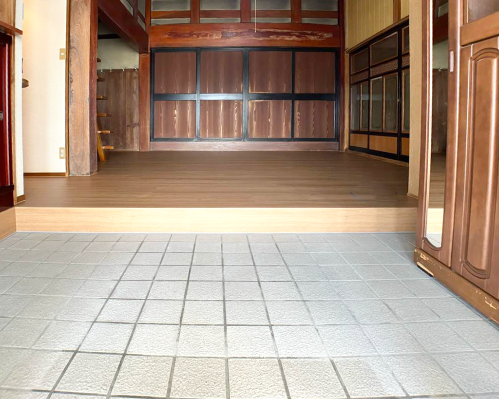 大野市　玄関リフォーム～扉・土間・ホール床～
